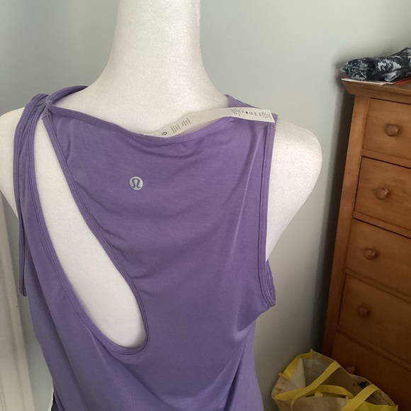 Lululemon cut out shoulder yoga tank, sz 10, lavender - Picture 4 of 6